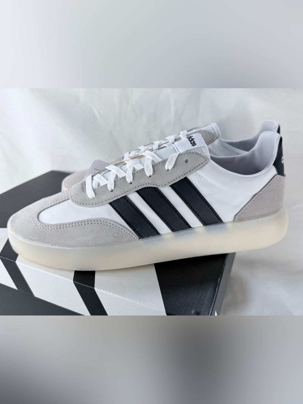 adidas Barreda Decode Men’s size 10.5 White, Black & Gray Low-Top Sneakers